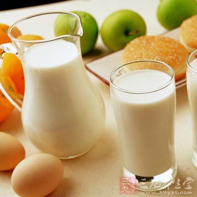 国内外研究表明，适量摄入乳制品有利于高血压的防控，低脂乳制品以及发酵乳制品有利于预防脑卒中