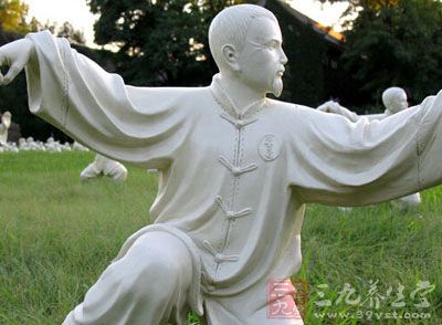 预防冠心病   太极拳动作舒松自然,动中有静,对合并高血压冠心病