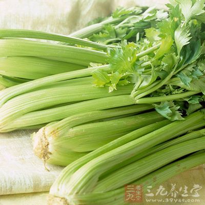 芹菜中的细丝就是直观的膳食纤维