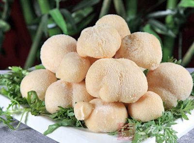 猴头菇，又叫猴头菌，因为形状像猴头而得名