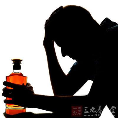 一些年轻人喜欢喝酒