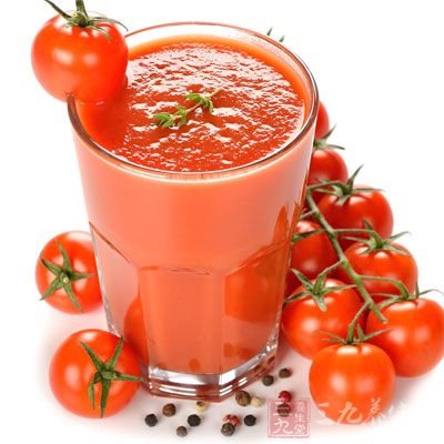把西红柿汁和蜂蜜按5：1的比例混合