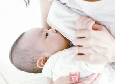 婴儿喂养有了新指南 第一口吃母乳可预防过敏