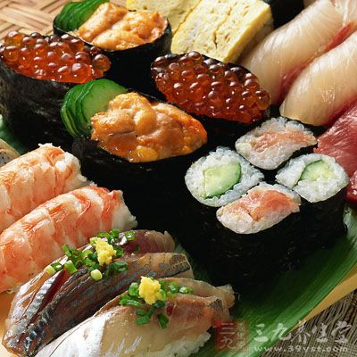 饱餐后洗头伤心又伤胃