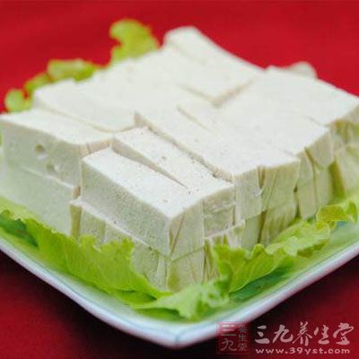 老人们普遍爱吃豆腐。他们说：“鱼生火，肉生痰，白菜豆腐保平安。”《随息居饮食谱谓：“处处能造，贫富攸易，询素食中广大教主也