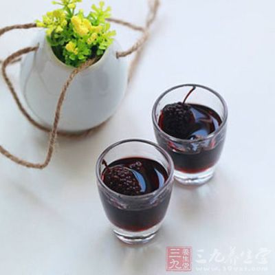 桑椹酒具有免疫促進(jìn)作用，可以防癌抗癌