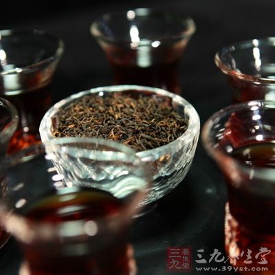 普洱茶含有丰富的茶多酚、黄酮素、维生素群及多酚类活性成分，形成“清毒分子团”