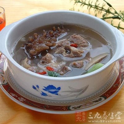 海参炖瘦猪肉汤