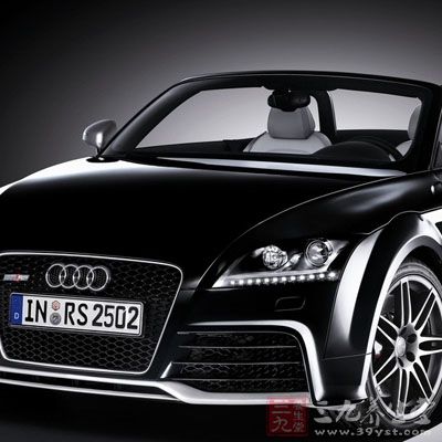 车厢内饰散发出的有害物质对人体影响很大