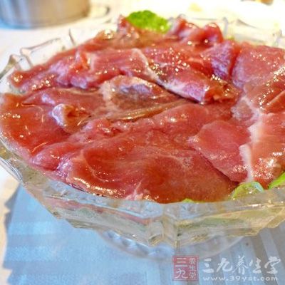 炒牛肉前用啤酒代替料酒先腌制一下