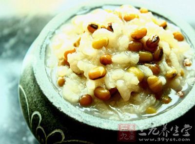 绿豆小米粥，是人们最熟悉也是喜欢的营养粥之一