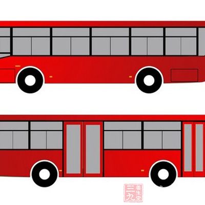 坐在公共汽车上