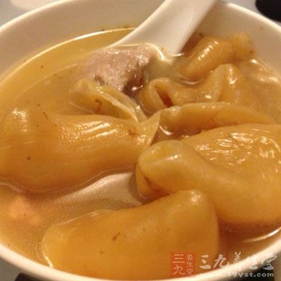 魚膠鵝肉湯功效：補(bǔ)氣養(yǎng)陰，補(bǔ)腎益智