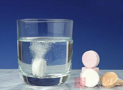 别将维生素C泡腾片当饮料