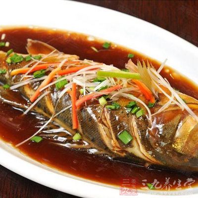 鱸魚：鱸魚具有補肝腎、益脾胃、化痰止咳之效