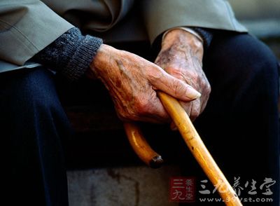 郑秉文指出人口老龄化 我国须早做准备--三九养