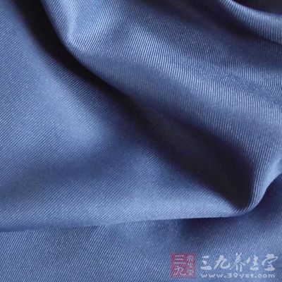 不能用化纤布做毛毛衫而要选用柔软的全棉纺枳的软布