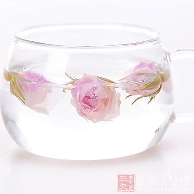 玫瑰花茶性质温和，降火气，可调理血气