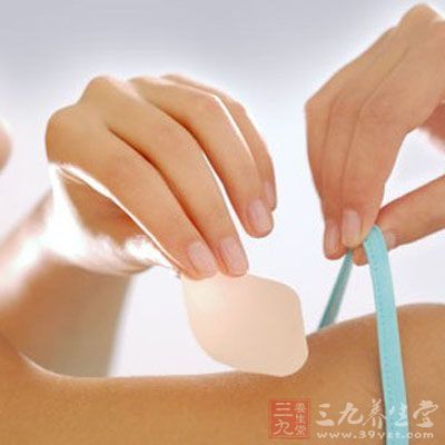 避孕贴之避孕功效犹如避孕丸,不过并非内服,而是透过皮肤吸收药性而达到避孕效果。一张避孕贴效力一般可维持7天 避孕贴之避孕功效犹如避孕丸,不过并非内服,而是透过皮肤吸收药性而达到避孕效果。一张避孕贴效力一般可维持7天