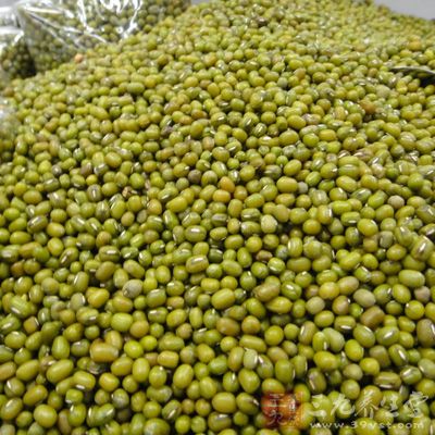 綠豆常食能幫助排泄體內(nèi)毒素，促進(jìn)機(jī)體的正常代謝