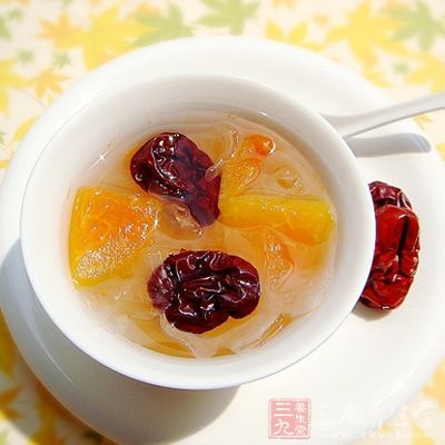 因此初秋時(shí)節(jié)飲食應(yīng)突出“清潤(rùn)”，即養(yǎng)陰清燥，潤(rùn)肺生津