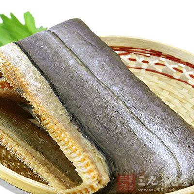 魚干表面應(yīng)無污物，如表皮臟污可見，則為次品，表明所使用的鹽質(zhì)量較差或加工時(shí)衛(wèi)生條件不符合要求