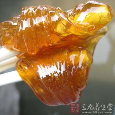 加入麦芽糖转成小火继续熬煮