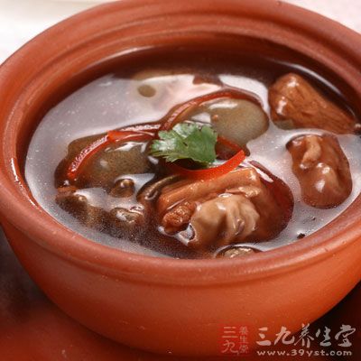 食物以炖、烩、蒸、煮为主，忌用油煎、油炸食物