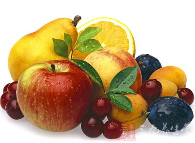 同时多食用一些水果，不宜大量食用含脂肪丰富的食物