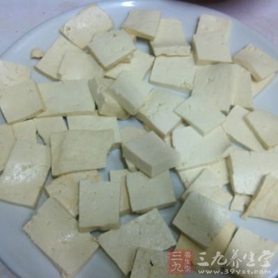 豆腐洗净切成片状