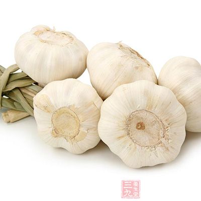 古人認(rèn)為多食蒜會(huì)耗散人的氣，同時(shí)也耗散人的血