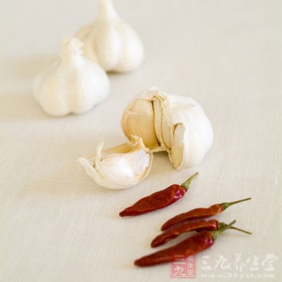 大蒜配豬肉是個(gè)不錯(cuò)的吃法，消除疲勞、恢復(fù)體力