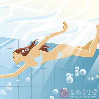 夏天，再没有哪项运动比游泳更经济实惠、一举两得了