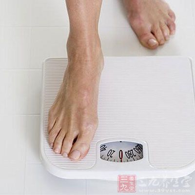 可有發(fā)熱、盜汗或體重減輕等癥狀。