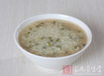 喝绿豆粥去胃火