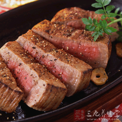 每天吃肉少于1盎司(约合28.4克)的人至少高出30%