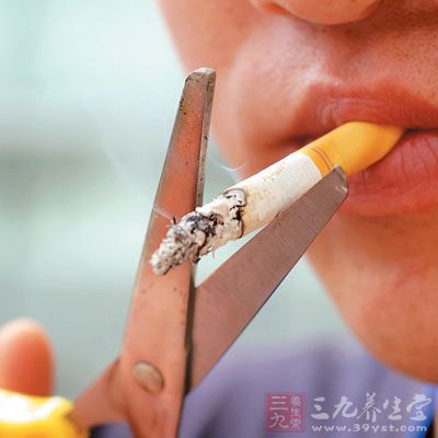 吸烟者心肌梗死和猝死的危险比不吸烟者高2倍