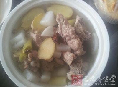 多喝汤，多饮水，增加盐份摄入