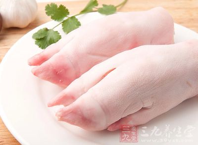 主料：猪蹄250克，大豆250克