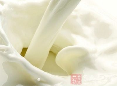 国内奶粉市场竞争激烈 有机奶成为香饽饽
