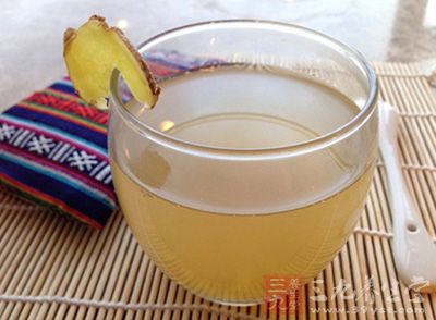 生姜蜂蜜水由老姜和蜂蜜制成的饮料，是一种保健饮品