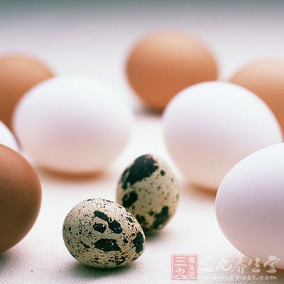 可适量多食动物血、蛋、鱼、虾、豆类制品