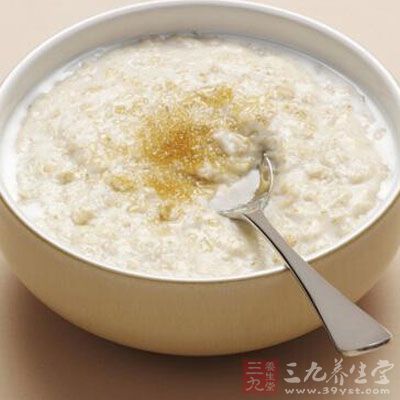 體質(zhì)虛弱、氣血兩虧的患者可服用牛奶粥