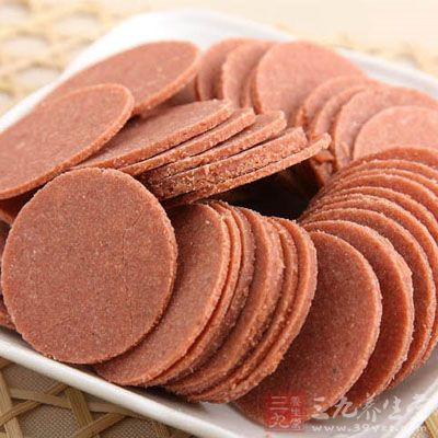 可适当吃一些健胃消食片或山楂片,尽量吃清淡一点的饭菜 可适当吃一些健胃消食片或山楂片,尽量吃清淡一点的饭菜