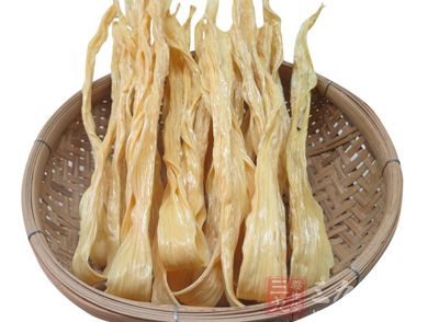 腐竹中含有豐富蛋白質(zhì)，營養(yǎng)價(jià)值較高