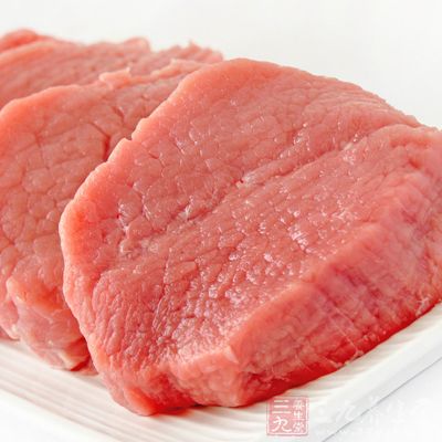 瘦肉切絲用鹽、醬油腌制20分鐘