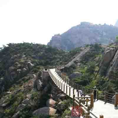 大珠山风景区位于黄岛区东南部海滨