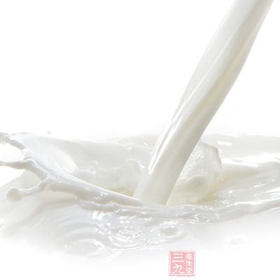 食材：鲜牛奶1升(2斤)，白砂糖50克