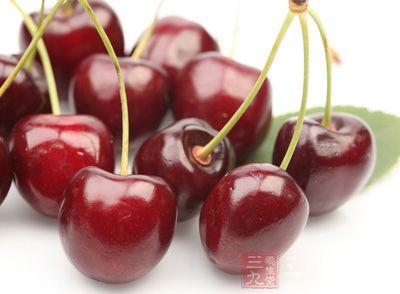 樱桃营养价值很高，含有维C可以去除色斑
