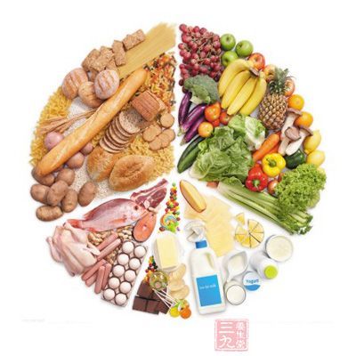 老年人严重缺钙的主要原因是食物单调，因此要提倡多食含钙丰富的食物